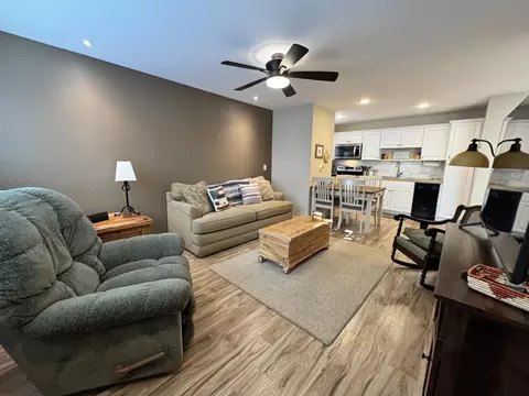 56856 Enterprise Dr #E5, Sunriver, OR 97707