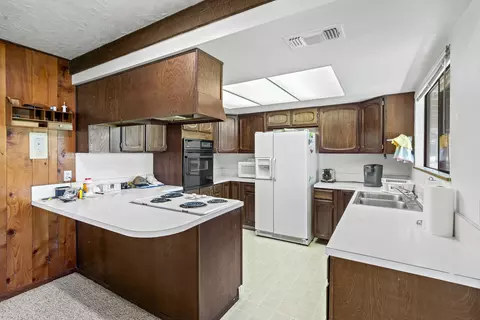 Kitchen - 2800 Cedar Flat Rd, Williams, OR 97544 photo 1 of 2