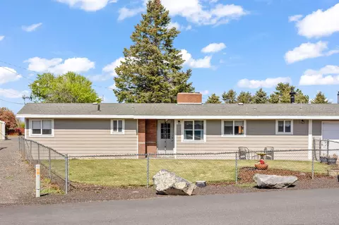 1034 NW Golf Course Dr, Madras, OR 97741