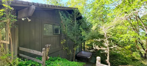 Exterior - 521 Harper Loop, Grants Pass, OR 97527 photo 3 of 8