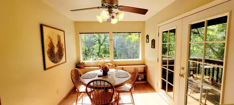 Dining - 521 Harper Loop, Grants Pass, OR 97527 photo 2 of 2