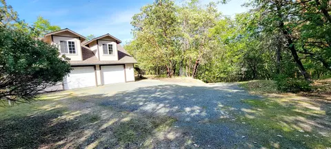 Exterior - 521 Harper Loop, Grants Pass, OR 97527 photo 7 of 8