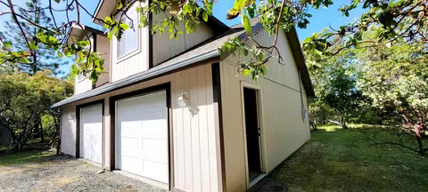 Exterior - 521 Harper Loop, Grants Pass, OR 97527 photo 8 of 8