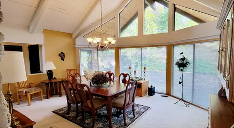 Dining - 521 Harper Loop, Grants Pass, OR 97527 photo 1 of 2