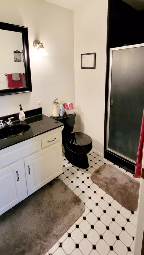 Bath - 521 Harper Loop, Grants Pass, OR 97527 photo 2 of 3