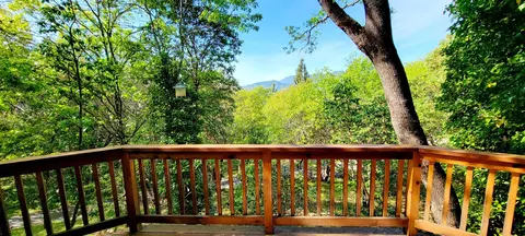 Exterior - 521 Harper Loop, Grants Pass, OR 97527 photo 4 of 8
