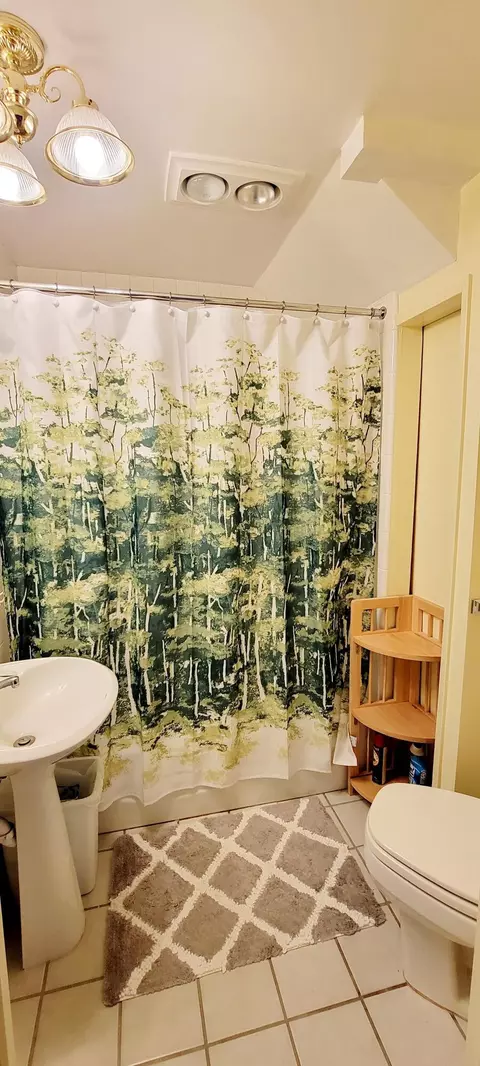 Bath - 521 Harper Loop, Grants Pass, OR 97527 photo 3 of 3
