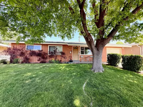 165 Dahlia St, Klamath Falls, OR 97601