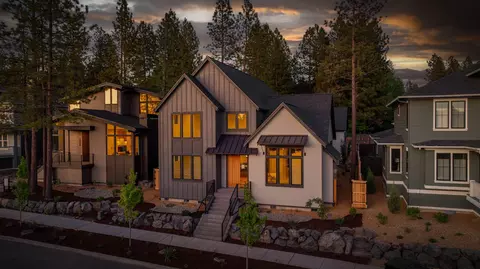 2984 NW Polarstar Ave #21, Bend, OR 97703