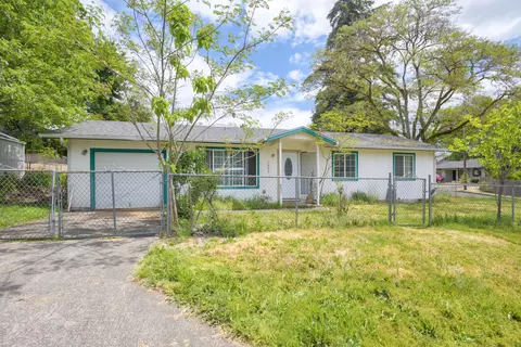1005 NW Grant St, Grants Pass, OR 97526