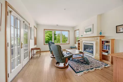 951 Golden Aspen Pl, Ashland, OR 97520