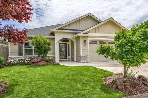 318 Kansas Dr, Medford, OR 97504