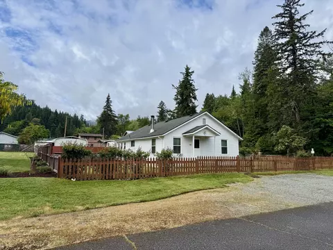 668 Montgomery Ave, Glendale, OR 97442