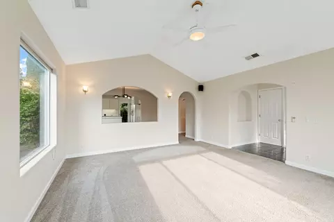 637 Benjamin Way, Phoenix, OR 97535 photo 9
