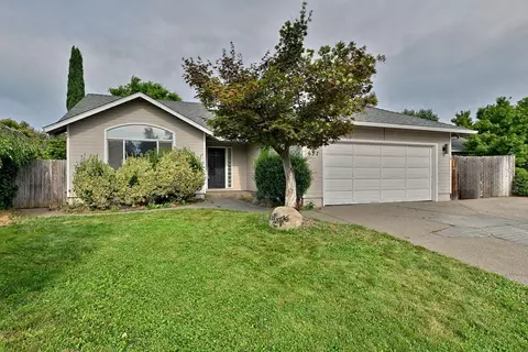 637 Benjamin Way, Phoenix, OR 97535 photo 3