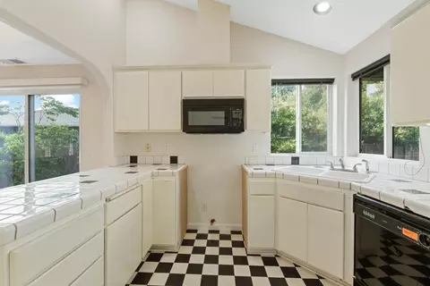 637 Benjamin Way, Phoenix, OR 97535 photo 14