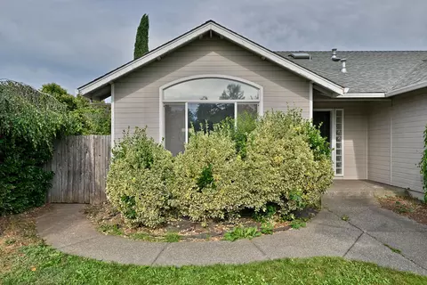 637 Benjamin Way, Phoenix, OR 97535 photo 4