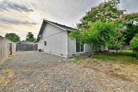 637 Benjamin Way, Phoenix, OR 97535 photo 31