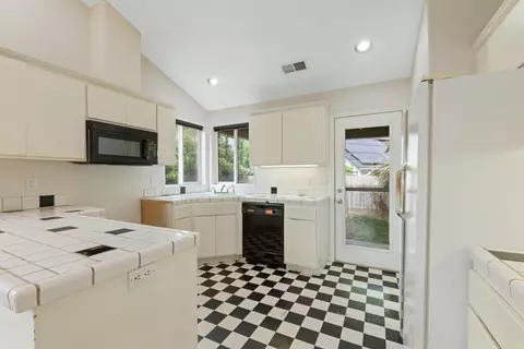 637 Benjamin Way, Phoenix, OR 97535 photo 13