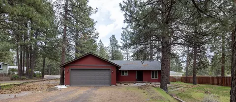 19615 River Woods Cir, Bend, OR 97702