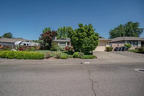 1872 Filmore Dr, Medford, OR 97504