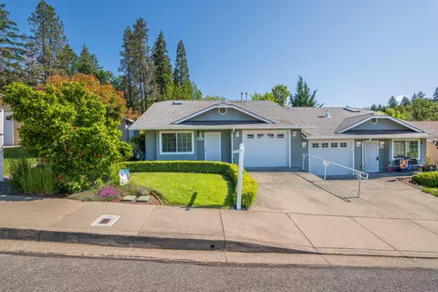 3003 University Rd, Grants Pass, OR 97527