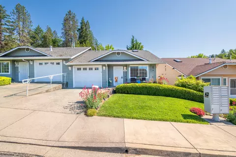 3003 University Rd, Grants Pass, OR 97527