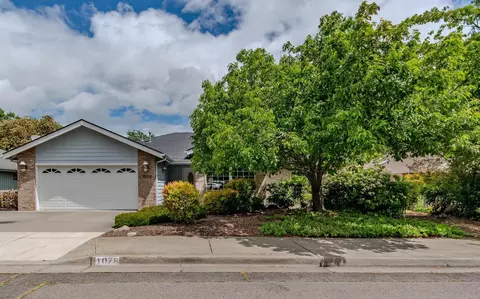 1078 Oak Knoll Dr, Ashland, OR 97520