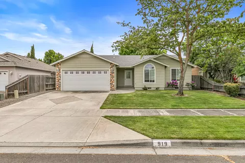 919 Hampton Way, Medford, OR 97501