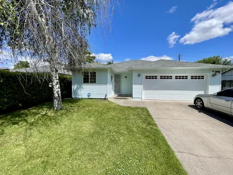 519 Mace Rd, Medford, OR 97501