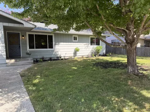 1651 Alexander Ln, Grants Pass, OR 97527