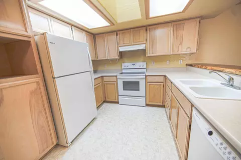 Kitchen - 428 Crystal Dr, Eagle Point, OR 97524 photo 1 of 4