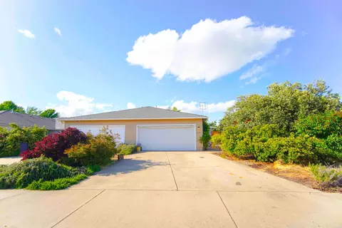 Exterior - 428 Crystal Dr, Eagle Point, OR 97524 photo 1 of 9