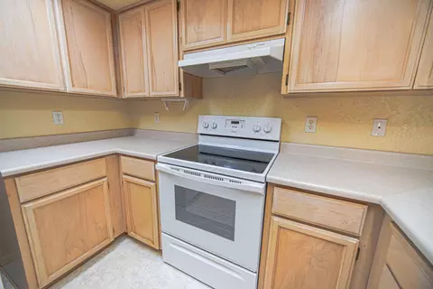 Kitchen - 428 Crystal Dr, Eagle Point, OR 97524 photo 2 of 4