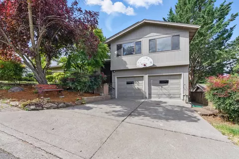 516 Amerman Dr, Phoenix, OR 97535