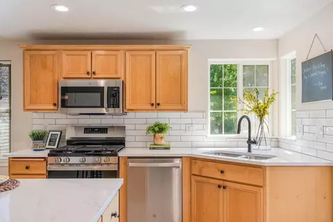 61343 Woodbury Ln, Bend, OR 97702
