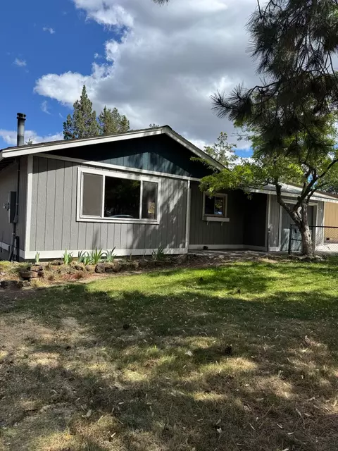 Exterior - 728 SE Sun Ln, Bend, OR 97702 photo 2 of 4