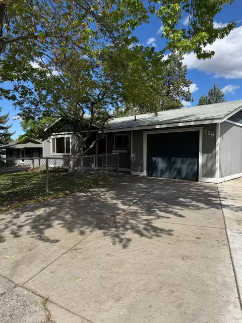 728 SE Sun Ln, Bend, OR 97702