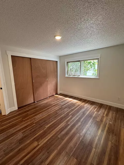 Bedroom - 728 SE Sun Ln, Bend, OR 97702 photo 2 of 3