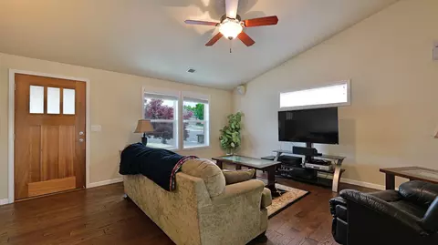 1180 Highlands Dr, Eagle Point, OR 97524 photo 3