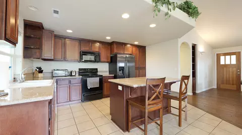 1180 Highlands Dr, Eagle Point, OR 97524 photo 5
