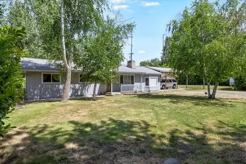 111 Glen Dr, Grants Pass, OR 97526