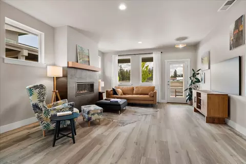 Living - 20518 Murphy Rd, Bend, OR 97702 photo 2 of 2