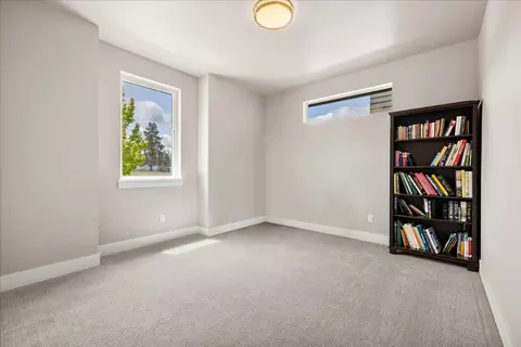 Bedroom - 20518 Murphy Rd, Bend, OR 97702 photo 4 of 5