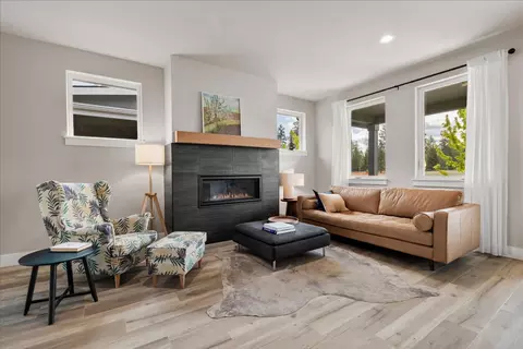 Living - 20518 Murphy Rd, Bend, OR 97702 photo 1 of 2