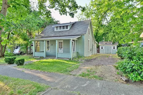1122 W Ninth St, Medford, OR 97501