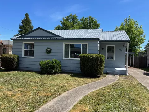 925 Newtown St, Medford, OR 97501