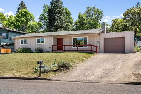 1556 Windsor St, Ashland, OR 97520