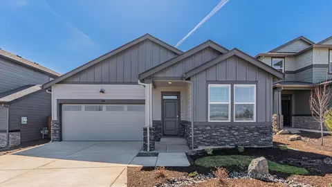 21649 SE Fuji Dr, Bend, OR 97702