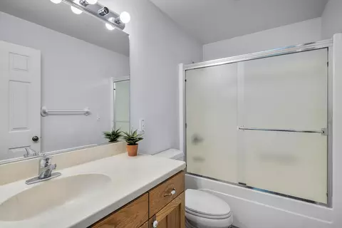 Bath - 63232 Peterman Ln, Bend, OR 97701 photo 4 of 4